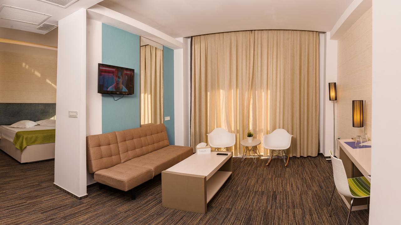 Hotel On Plonge Junior Mamaia Exterior photo